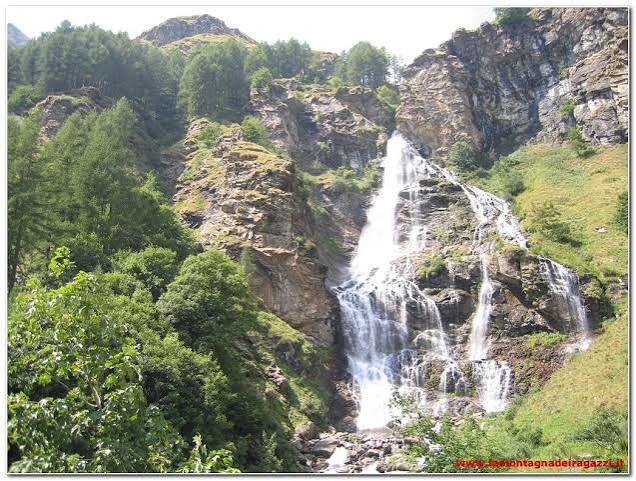 Un Paradiso di freschezza – Il vallone e la cascata del Roc